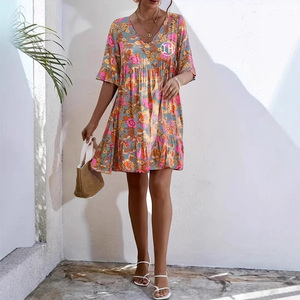 Robe trapèze en satin et mousseline de soie pour femme, collection été 2026, style bohème, imprimée, à manches mi-longues, col en V, coupe ample et confortable, idéale pour les loisirs et les vacances - Product Image 1
