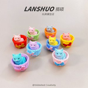 ตุ๊กตาแมวลันชัวในตะกร้า ของตกแต่งเรซิ่นพลาสติกขนาดเล็ก ของประดับตกแต่งโต๊ะทำงานสำหรับทุกเพศ ฤดูร้อน 2024 ผลิตจากเมืองอี้หวู่ - Product Image 1
