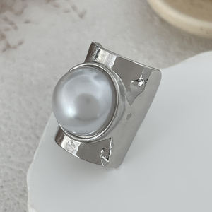 خواتم لؤلؤ كبيرة ومبالغ فيها نصف الكرة ، خواتم مكتنزة للنساء ، خواتم نسائية عصرية لحفلات السيدات ، إصبع واسع ، خاتم ، إكسسوارات مجوهرات أنيقة - Product Image 4