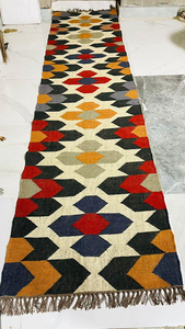 Tapis de couloir en laine et jute tissé à la main |   Tapis de couloir de style Kilim géométrique tribal pour la décoration de sol de maison bohème ou de ferme - Product Image 4