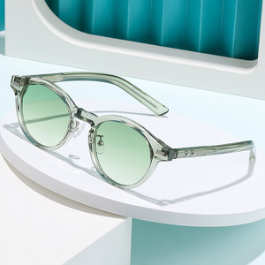 Nuevas gafas de sol con montura redonda para mujer, montura negra de PC, protección UV400, parasoles de clase 2, estilo Retro de moda - Product Image 3