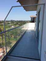 Système de garde-corps en verre trempé sans cadre avec profilé en U en aluminium pour balcon et escaliers, épaisseur personnalisable de 12 à 20 mm