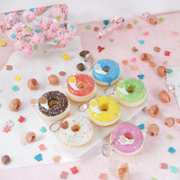 Porte-clés pendentif en résine UV écologique, en forme de beignet crème simulé, anti-stress souple à récupération rapide, avec boule colorée