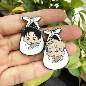 Kunshan Hersteller No Minimum Bulk Blank Cartoon Niedlich Benutzer definierte Revers Emaille Pin Metall Handwerk Abzeichen Anime Hart Weiche Emaille Pins - Product Image 2