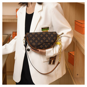 Ly High End Designer Logo Decor Crescent Pu Women Saddle Crossbody Shoulder <b>Bag</b> - Product Image 5