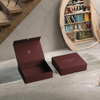 Emballage pliable personnalisé avec couvercle magnétique et poignée en ruban, logo personnalisé, boîte cadeau rigide à rabat magnétique rouge