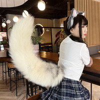 La queue de renard en peluche télécommandée électrique crée un effet de remuement animal réaliste adapté aux fêtes et à la queue d'accessoire de cosplay