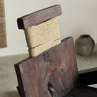 Fauteuil en bois massif durable de style Wabi Sabi avec un design en forme de réservoir pour salon, villa, hôtel et usage extérieur