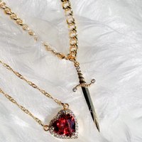 Coeur et épée en acier inoxydable Collier épée à chaîne de clavicule Collier pendentif d'amour pour couple