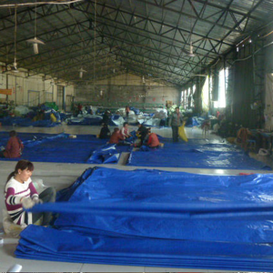 Giá Rẻ Ánh Sáng Duty PE Bạt Tấm Xe Tải/Container Giường Lót Sun Shade Nhựa Dệt Vải Mưa Ngăn Chặn Lều HDPE Lamina - Product Image 2