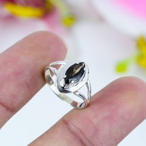 แหวนเงินแท้ 925 ประดับด้วยพลอยควอตซ์สโมคกี้ทรงรี ดีไซน์หรูหรา แหวนวงเปิด - Product Image 1