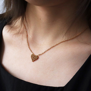 2024 delicata collana a catena a maglie in acciaio inossidabile perle semplici collegate cuore adorabile popolare motivo 'amore' a catena di clavicole con perline - Product Image 4