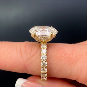 Bague de fiançailles en or massif 10 carats, bague de mariage ovale avec halo, bijou vintage, bague pour femme avec halo de diamants - Product Image 1