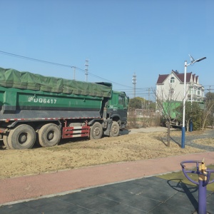 Camion benne d'occasion économique, modèle 2017, 90 % neuf, moteur 247 kW, benne basculante haute performance - Product Image 5