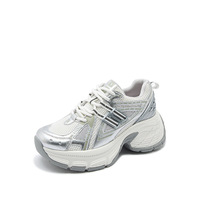 Chaussures de sport décontractées pour femmes, de haute qualité, avec logo personnalisé, style plateforme à semelle épaisse, pour un confort de marche optimal.