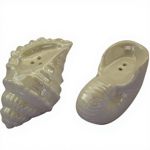 Elegante Salero y Pimentero de Porcelana con Forma de Concha WinSeng WS88-08101819 para Regalos Promocionales y Empresariales con Temática de Playa - Product Image 1