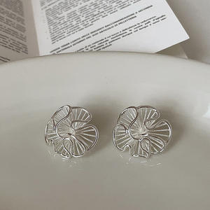 Boucles d'oreilles clous en acier inoxydable polyvalentes à la vente chaude, sans ternissement, imperméables, accessoires de bijoux pour femmes - Product Image 3