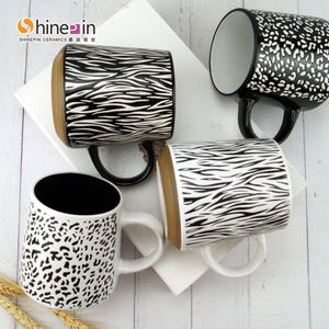 Juego de cena de cerámica al por mayor de fábrica, taza de café de nuevo estilo pintada a mano, tazas de <span class=keywords><strong>China</strong></span>, juego de taza y platillo con borde dorado de porcelana - Product Image 6