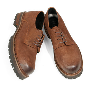 Chaussures en cuir épaisses à bout rond et semelle épaisse, style rétro pour homme, en daim marron, style automne, tailles 38-44 - Product Image 3