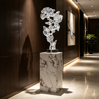 Sculpture en résine transparente personnalisée, style pierre de Taihu, peinte à la main, design artistique en cristal ajouré, base en métal, piédestal en marbre