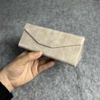 Étui à lunettes de soleil triangulaire pliable de luxe, artisanal, écologique, en PU à motif crocodile, boîte à lunettes