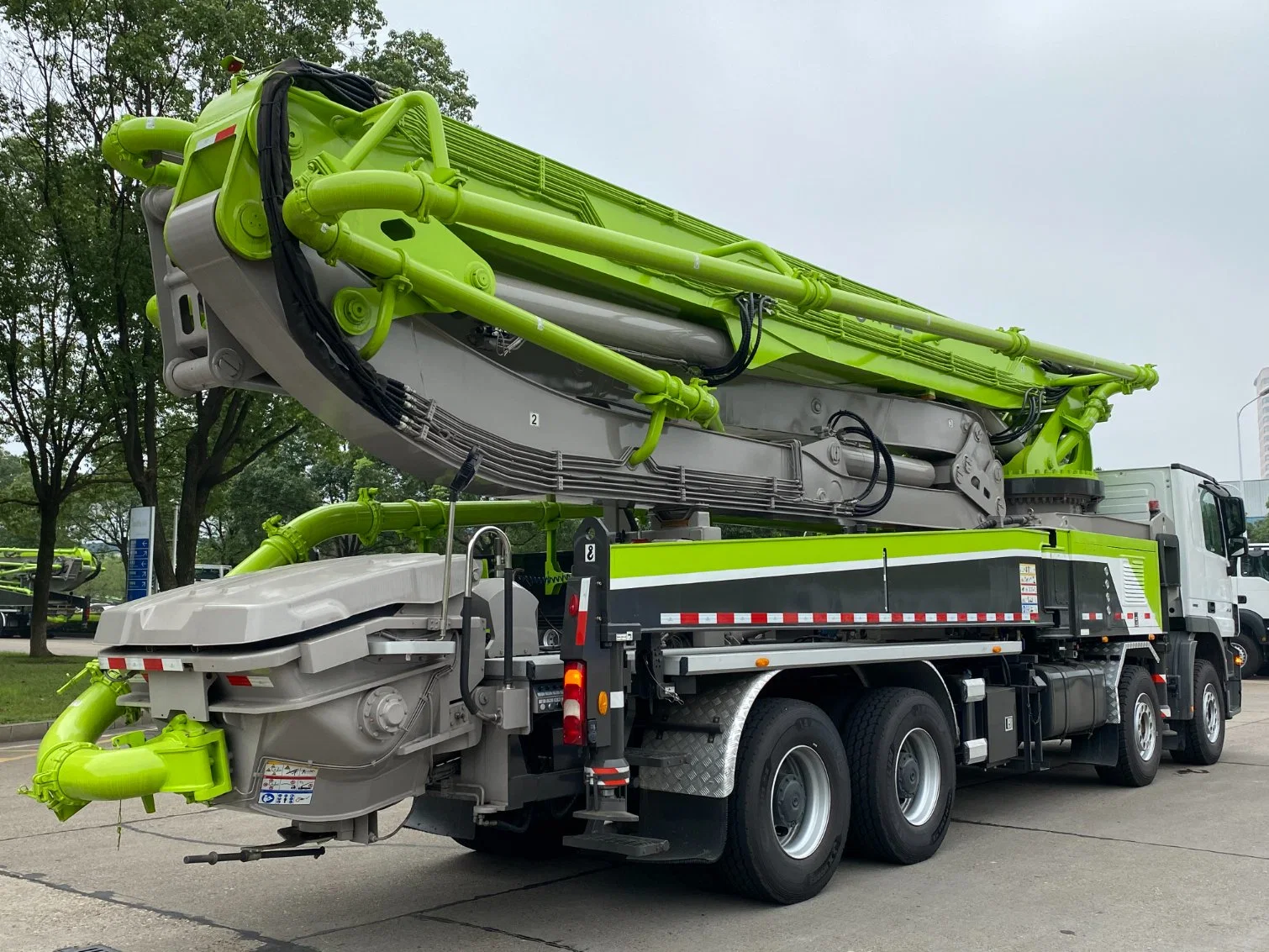 Zoomlion Concrete Pump Truck 49M - High Efficiency & Durability