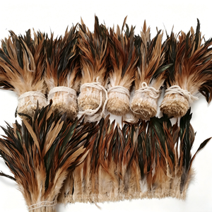 Plumes de coq Schlappen demi-bronzées naturelles irisées de 8 à 10 pouces <span class=keywords><strong>en</strong></span> gros, franges enfilées pour la chapellerie, les costumes, la pêche à la mouche et l'artisanat - Product Image 1