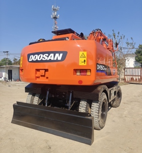 รถขุดล้อยี่ห้อ Doosan รุ่น DH150W-7 สีส้ม เครื่องจักรก่อสร้างมือสอง น้ำหนัก 13900 กก. จากเกาหลี - Product Image 2