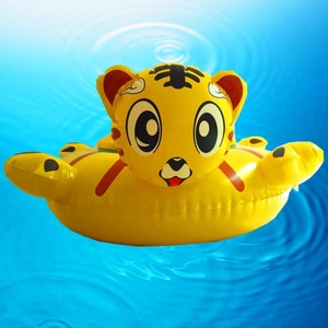Bateau à moteur électrique gonflable pour enfants avec pare-chocs et lumière LED pour piscine, bateau à rames manuel gonflable pour piscine - Product Image 4