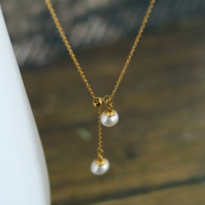 Collier réglable en acier inoxydable plaqué or pour femme, style féminin, avec perle d'eau douce naturelle et pompon, design mignon - Product Image 6