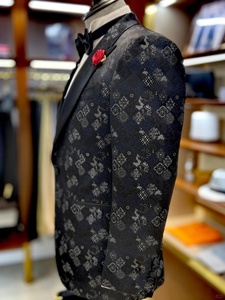 Costume de mariage sur mesure en mélange de laine et soie jacquard, blazer à revers pointus et pantalon, 2 pièces pour homme - Product Image 3
