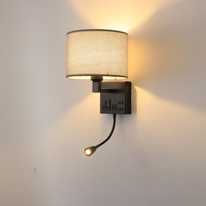 Lampada da <span class=keywords><strong>Parete</strong></span> Moderna a <span class=keywords><strong>LED</strong></span> per Lettura con Interruttore, Applique in Tessuto per Comodino Hotel, Corpo in Rame e Ferro con Finitura Dorata, Porta di Ricarica, Faretto - Product Image 1