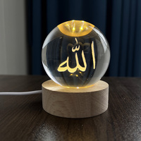 Boule de Cristal Lumineuse Laser Allah Mohammed Souvenir Islamique avec Socle en Bois Lumineux LED MH-Q0251