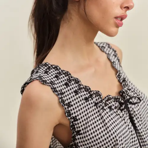 Ensemble pyjama élégant haut de gamme pour femme : caraco et short à carreaux noirs, confortable pour dormir et se détendre - Product Image 3