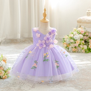 Baby Einjähriges Festkleid Feenkleidung Kleine Mädchen Prinzessin Ballkleid Luxuriöses Blumenapplikation Ärmelloses V-Ausschnitt-Kleid - Product Image 4