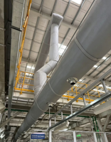 Conduit d'air isolé en caoutchouc-plastique industriel avec buses pour système de ventilation d'atelier d'usine de véhicules à énergie nouvelle