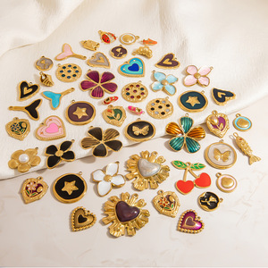 จี้รูปหัวใจดอกไม้สแตนเลสสตีล ชุบทอง 18K สีไม่ลอก สำหรับผู้หญิง อุปกรณ์ทำเครื่องประดับ DIY ผลิตจากเมืองอี้หวู่ รหัสสินค้า PJ92668A - Product Image 2