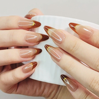 Ongles courts à pression en amande ongles artificiels personnalisés automne hiver pointe française brune motifs de faux ongles pré-collés avec des paillettes