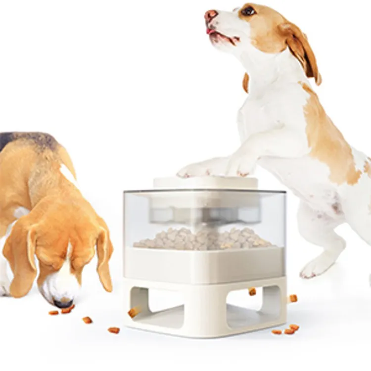 卸売プラスチックペット用品楽しい食品カタパルト多機能正方形犬のおもちゃ