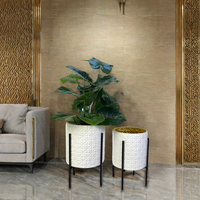 Pot Tanaman Bunga Mewah untuk Luar Ruangan dan Dalam Ruangan, Model Lander Glazed Shiny, Ukuran dan Pola Sesuai Pesanan