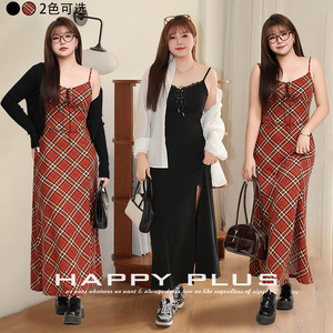 Vestido maxi a cuadros rojos Happy Plus con abertura y tirantes, vestido ajustado de talla grande para mujer - Product Image 2