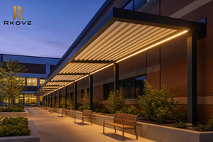 Pérgola de aluminio con motor y persianas ajustables RKOVE, montada en la pared, para pasillos comerciales, patios y terrazas, con luz LED para oficinas, hoteles y sombra exterior. - Product Image 3