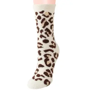 Calze invernali di velluto corallo leopardo di nuova moda caldo addensato morbido e confortevole produttori di calze spesse giganti per di