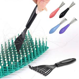 Cepillo Limpiador de Peines y Herramientas Manuales con Mango de Plástico, Herramienta de Belleza Multifuncional para Limpieza de Peines y Accesorios - Product Image 2