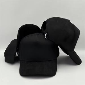 Nueva Gorra de Gamuza Negra Personalizada con Logotipo Bordado de 5 Paneles con Pedrería, Forro de Seda y Visera de Gamuza Negra - Product Image 1