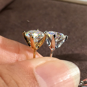 Orecchini a Lobo in Zirconia Cubica per Donne, 8mm con Montatura a Griffe, Set di Orecchini Doppi Eleganti e alla Moda, Gioielli Statement per Uso Quotidiano - Product Image 2