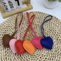 Nouveau Stock en cuir PU en forme de coeur sac pendentif porte-clés clé de voiture décoration breloque et accessoires suspendus pour sac à main et mousquetons