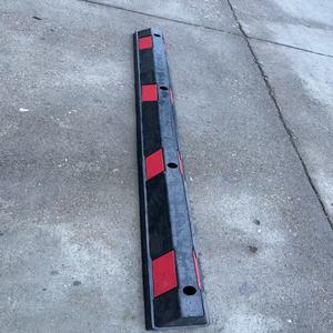 בלוק חניה גומי חיצוני עם ערוצי ניקוז לשימוש - Product Image 5