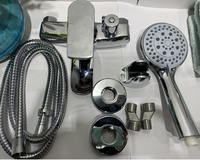 Robinetterie de douche murale pour salle de bain, en zinc chromé, triple poignée, jet de pluie, cartouche céramique douce, design moderne poli, eau chaude et froide