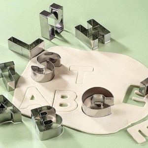 26 lettres anglaises, outils à biscuits écologiques, compatibles lave-vaisselle, grands <span class=keywords><strong>emporte</strong></span>-pièces en acier inoxydable pour biscuits, légumes et craquelins antiadhésifs - Product Image 6